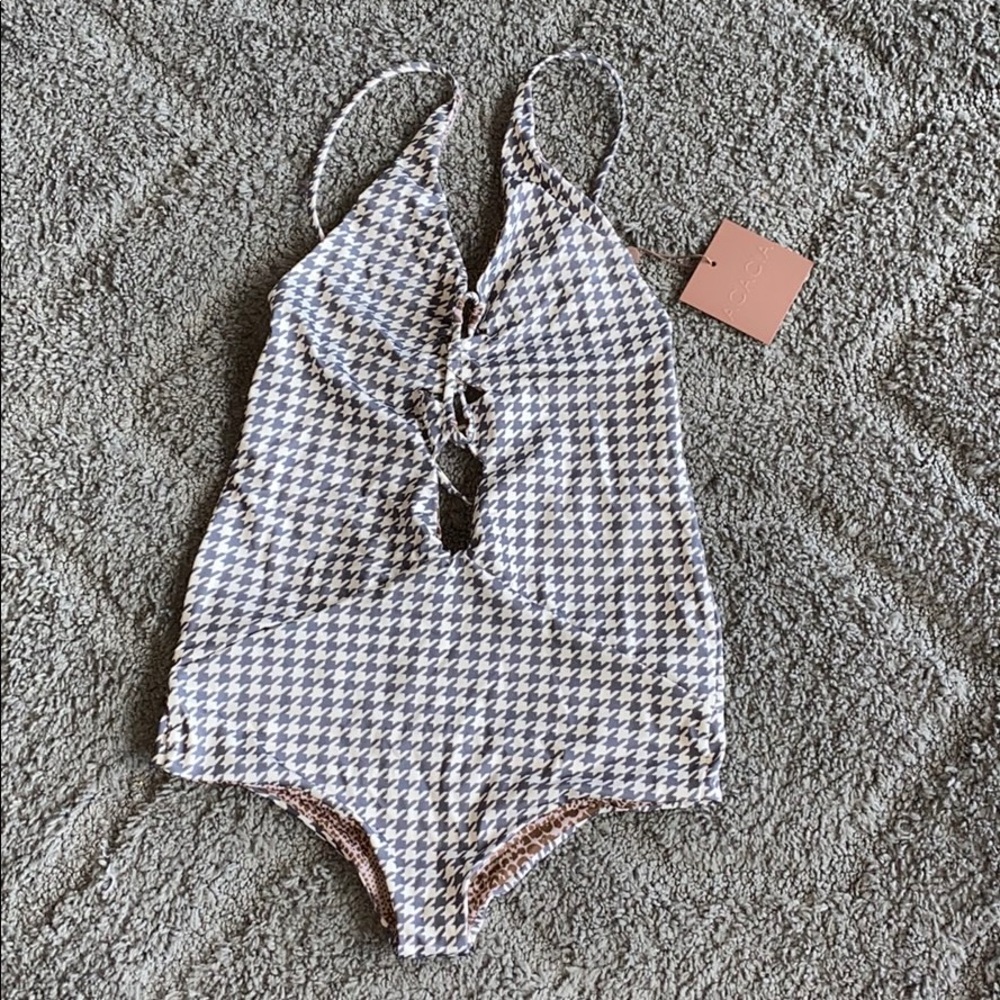 ACACIA • One Piece